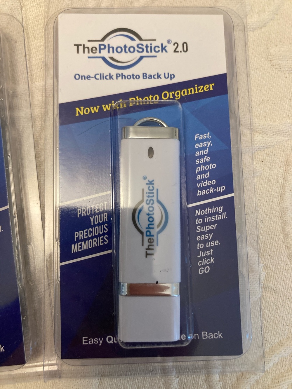 2.0 White USB Photo Backup Stick - One-Click Photo Organizer